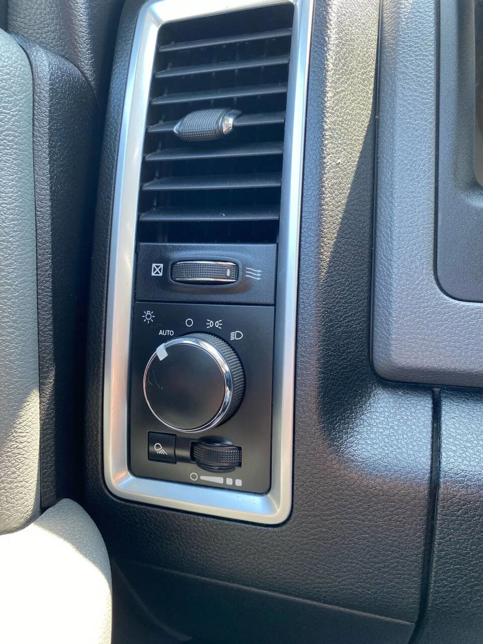 Used 2017 RAM 2500 SLT image 18