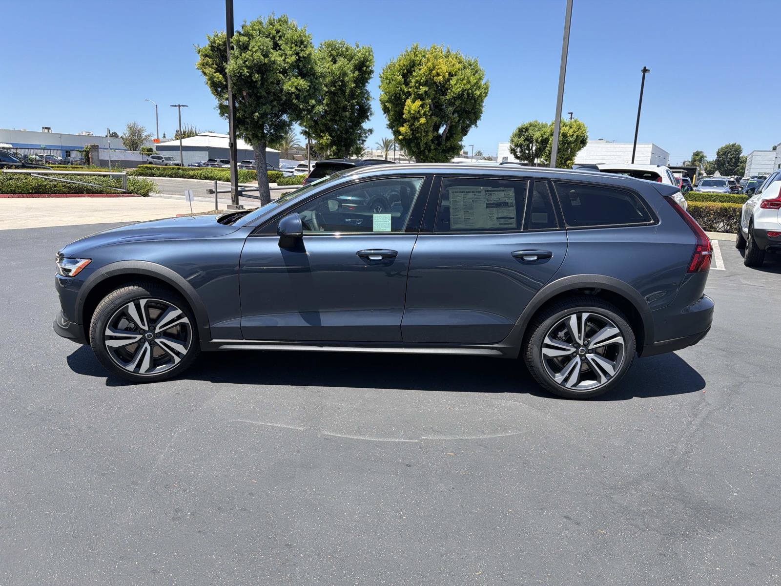 New 2026 Volvo V60 B5 Cross Country Plus w/ Climate Package AWD/4WD image 4