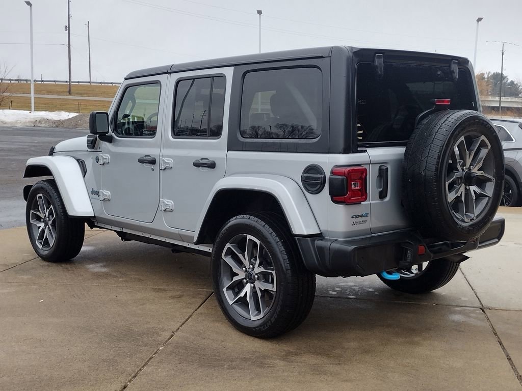 Used 2024 Jeep Wrangler Unlimited w/ Convenience Group image 18