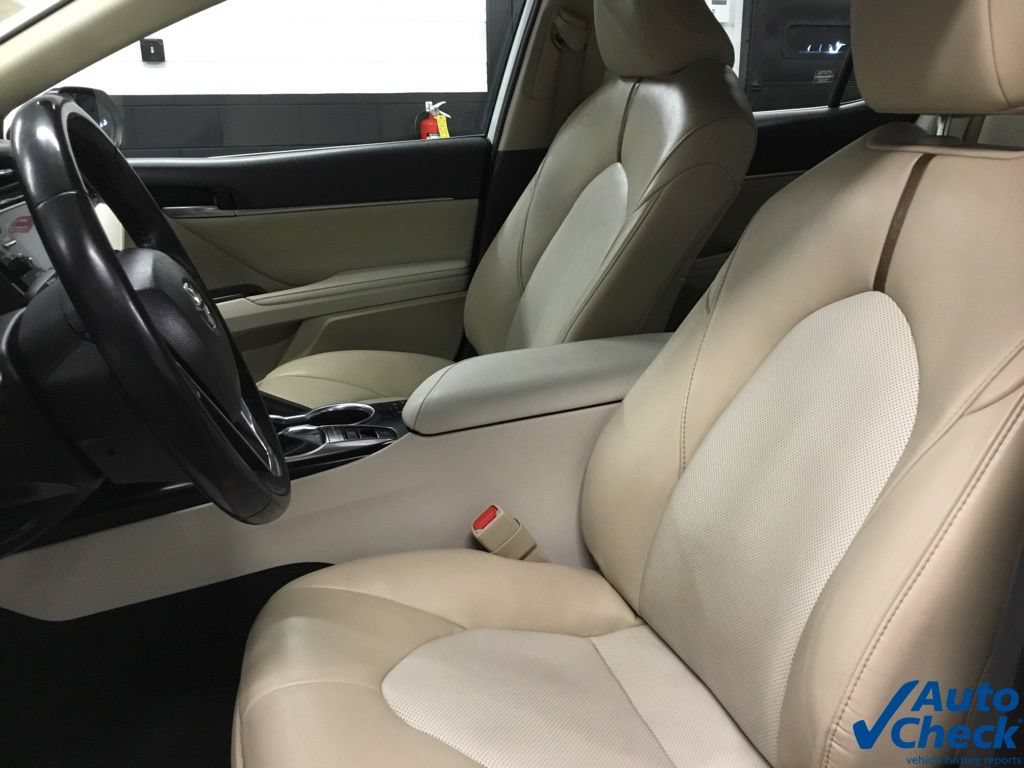 Used 2020 Toyota Camry XLE image 23