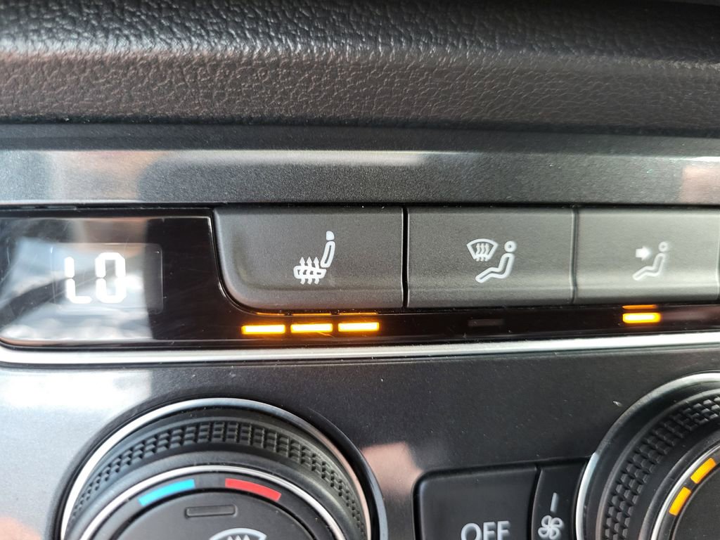 Used 2021 Volkswagen Tiguan SE w/ Panoramic Sunroof Package image 29