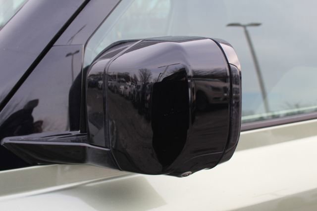 Used 2023 Land Rover Defender 90 X-Dynamic SE image 12