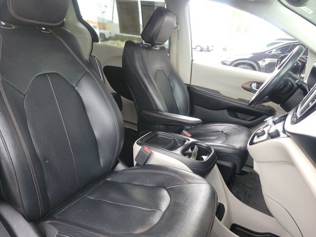 Used 2019 Chrysler Pacifica Touring-L FWD image 22