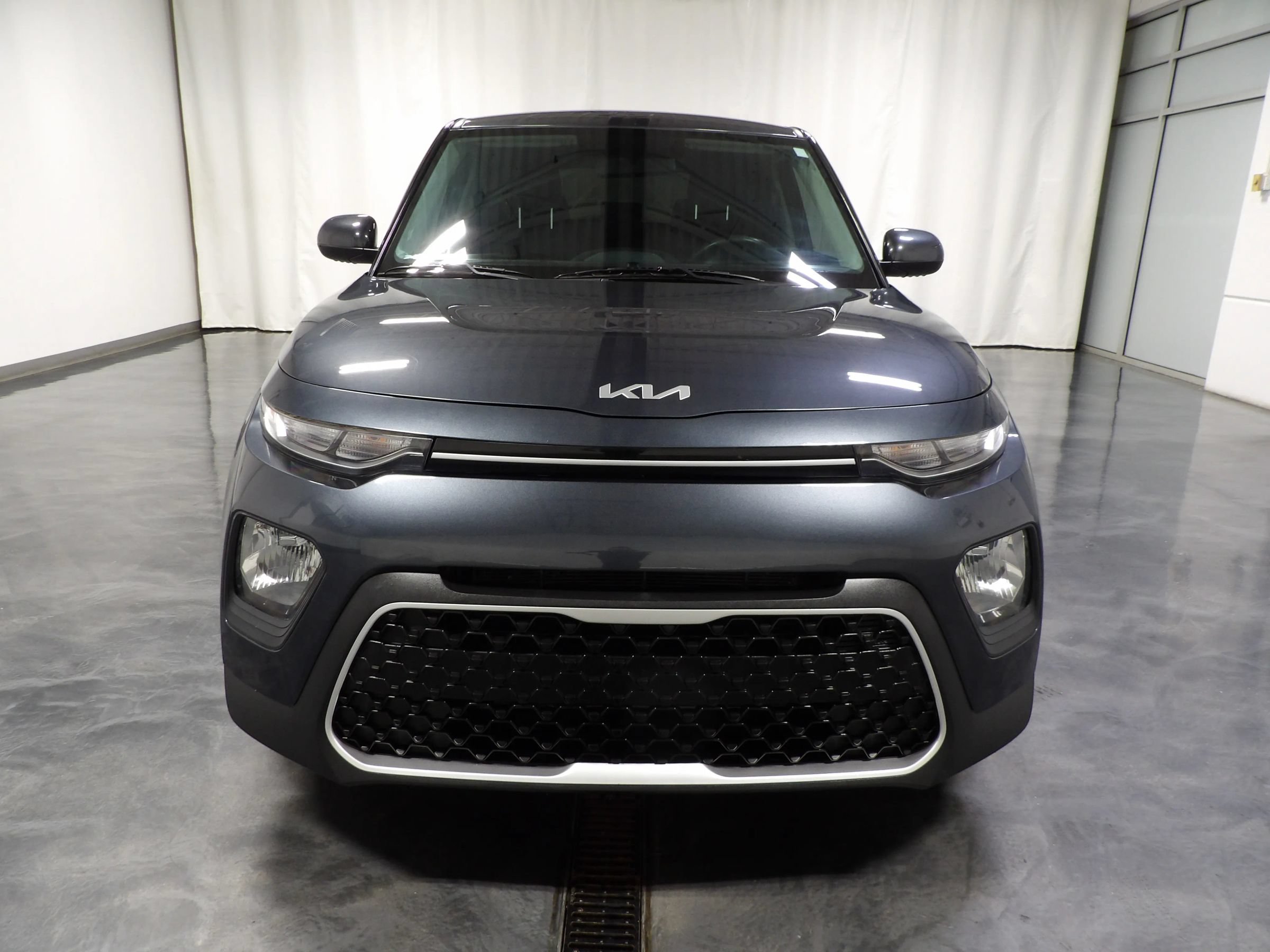 Used 2022 Kia Soul LX FWD image 2