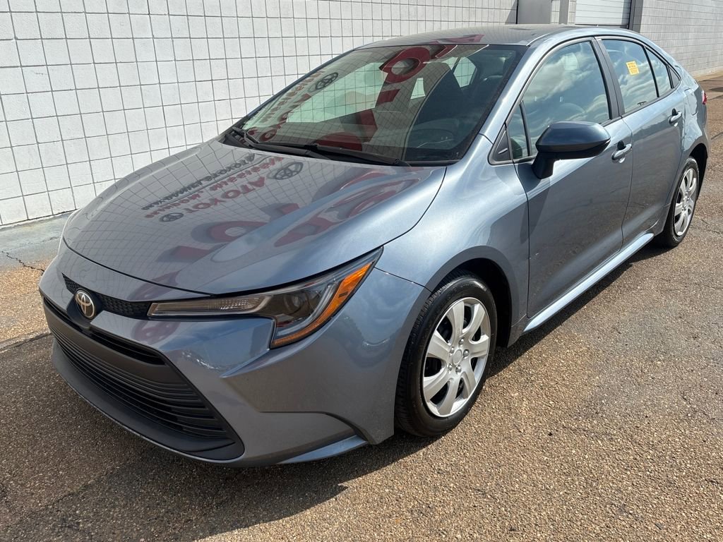 Used 2024 Toyota Corolla LE image 1