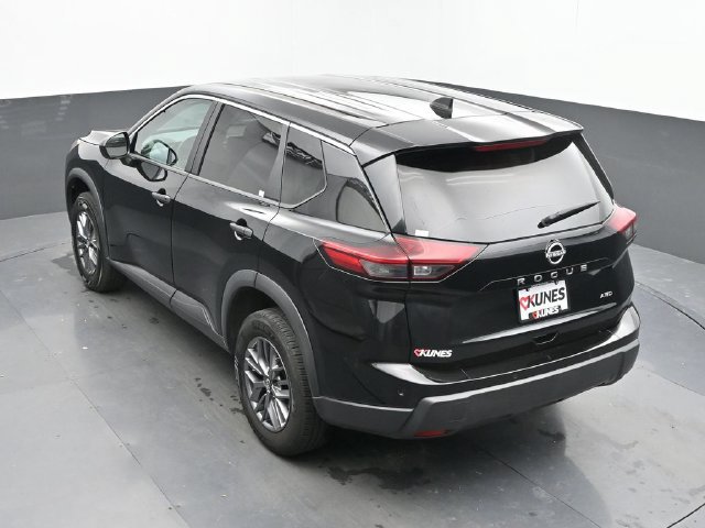 Used 2024 Nissan Rogue S AWD/4WD image 40