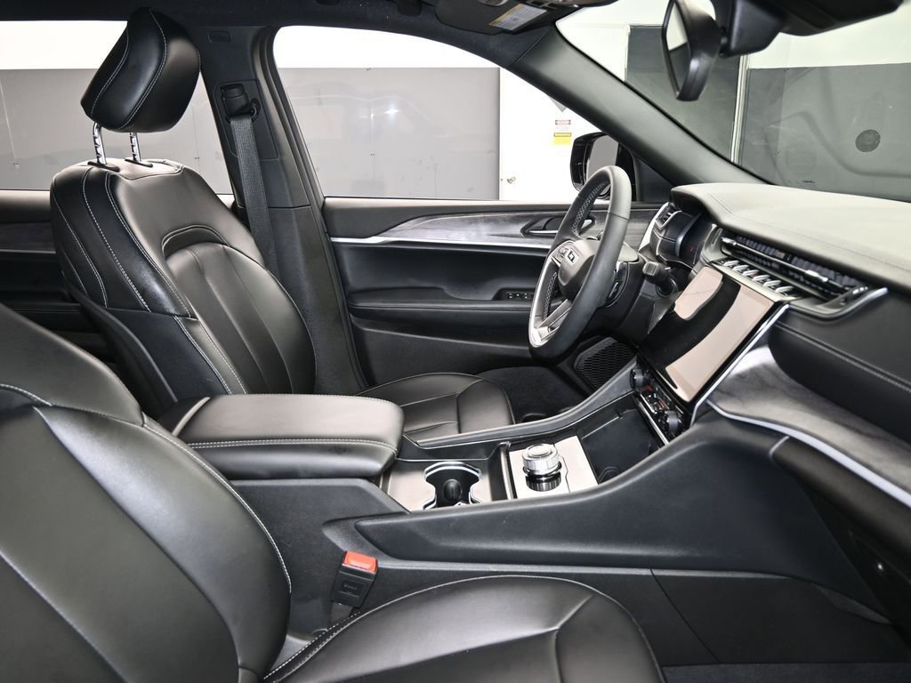 Used 2024 Jeep Grand Cherokee L Limited image 39