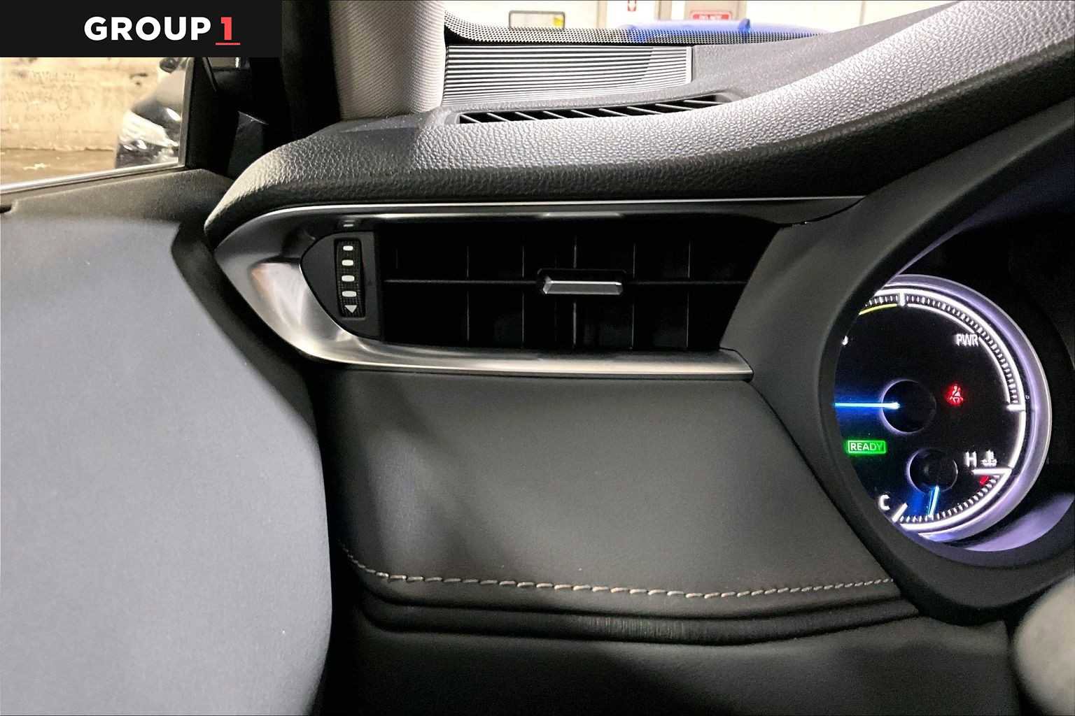 Certified 2021 Toyota Venza LE image 33