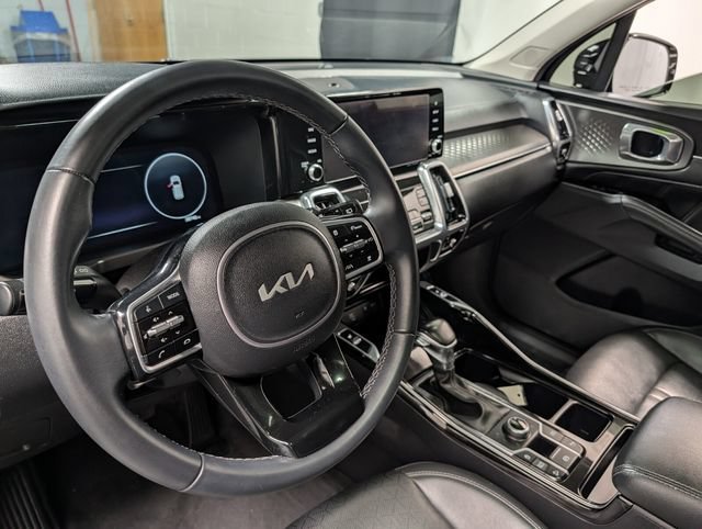Used 2023 Kia Sorento SX AWD/4WD image 16