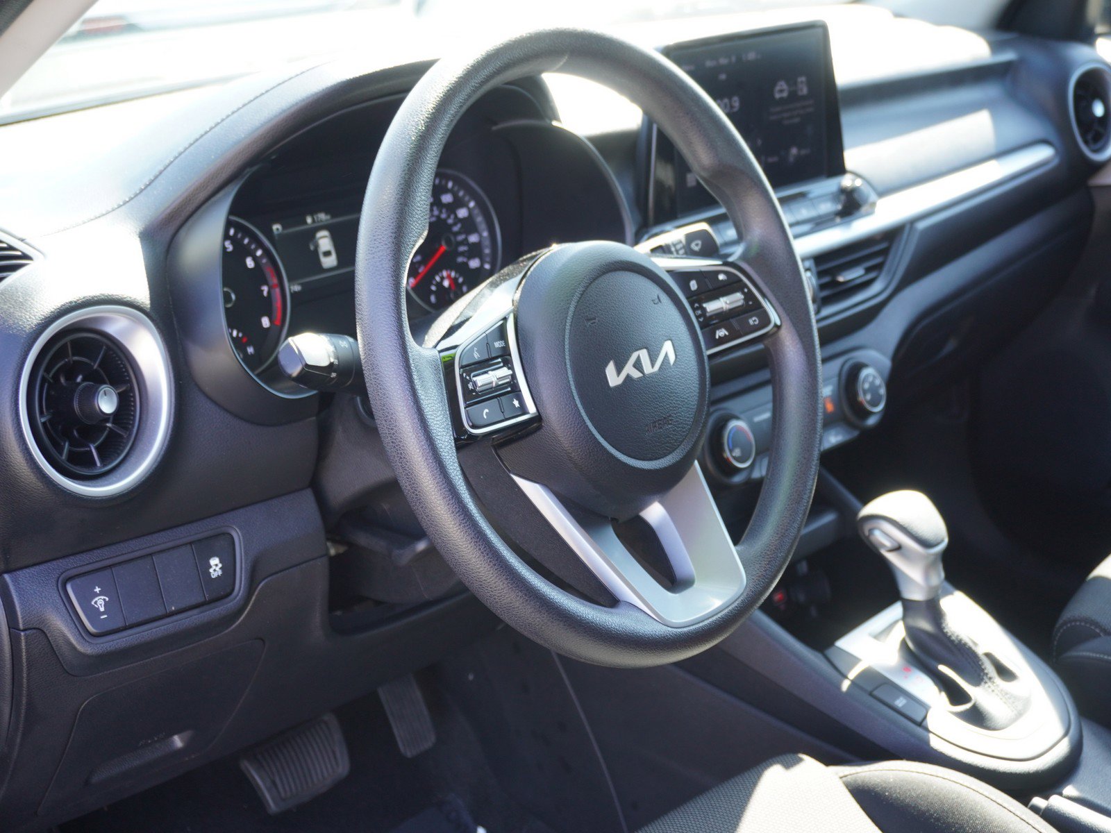 Used 2024 Kia Forte LXS image 16
