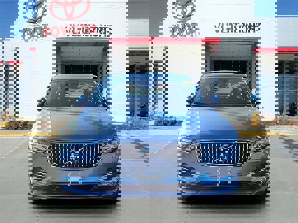 Used 2017 Volvo S90 T6 Inscription w/ Vision Package image 2