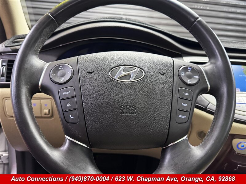 Used 2012 Hyundai Genesis 3.8 w/ Premium Pkg RWD image 12