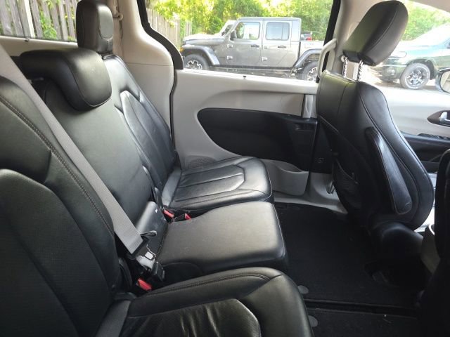 Used 2018 Chrysler Pacifica Touring-L FWD image 6