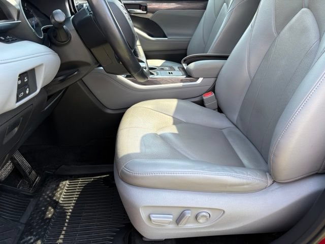 Used 2021 Toyota Highlander Limited AWD/4WD image 10