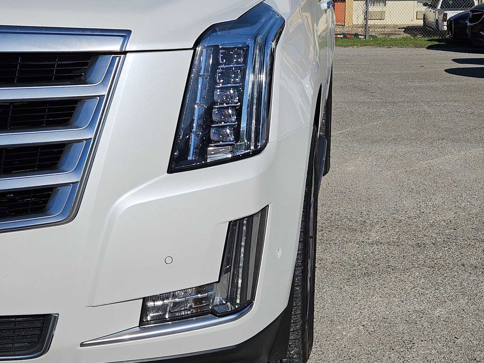 Used 2020 Cadillac Escalade Luxury image 11