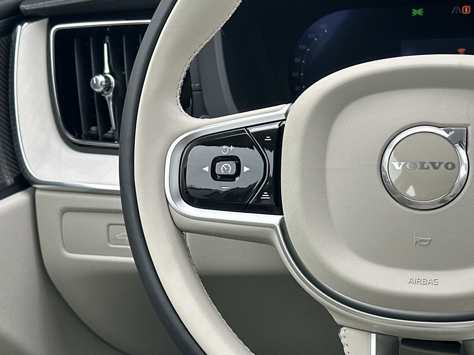 New 2026 Volvo XC60 T8 Ultra w/ Protection Package Premier AWD/4WD image 8