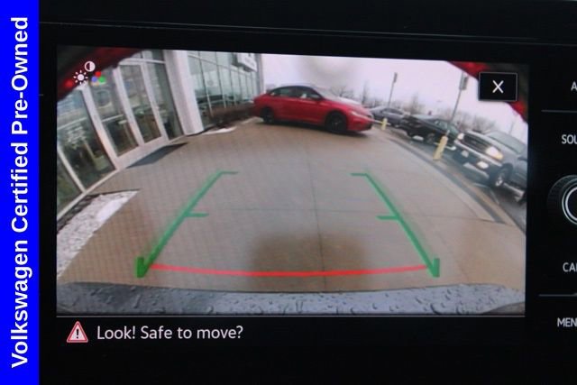 Used 2025 Volkswagen Jetta SE image 36