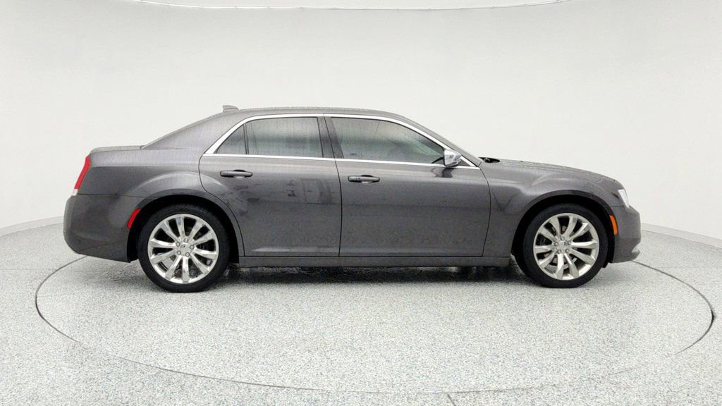 Used 2021 Chrysler 300 Touring w/ Chrome Appearance Package image 4