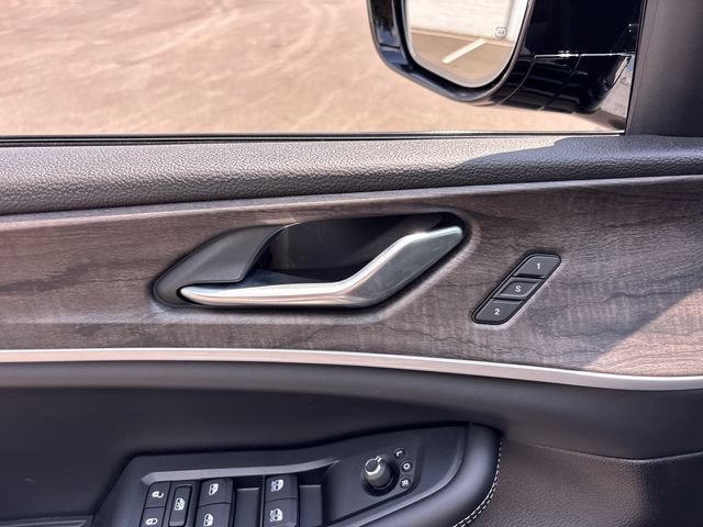New 2026 Jeep Grand Cherokee Limited w/ Luxury Tech Group II AWD/4WD image 15