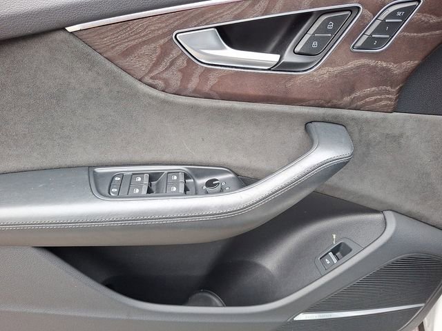 Used 2020 Audi Q8 Prestige w/ Prestige Package image 16