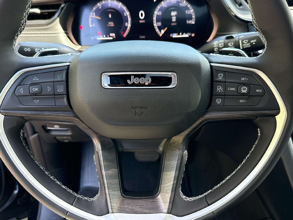 New 2027 Jeep Grand Cherokee Altitude AWD/4WD image 24