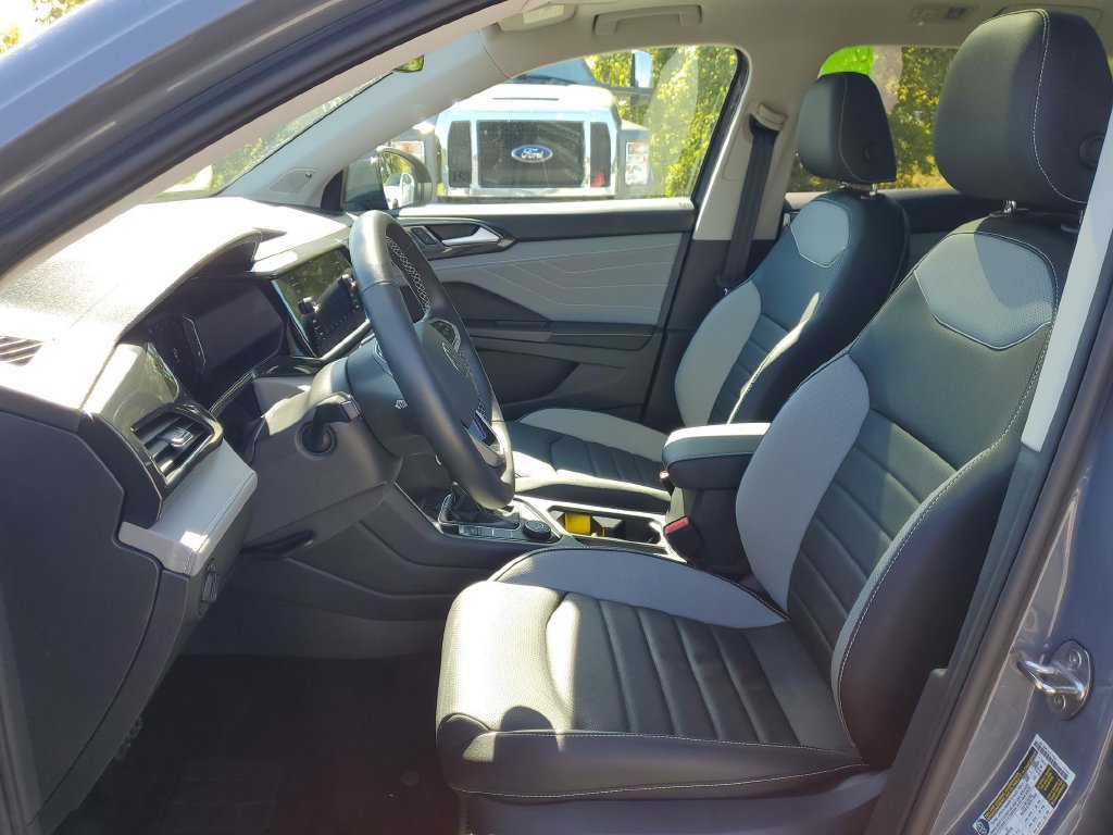 Used 2024 Volkswagen Taos SEL AWD/4WD image 11