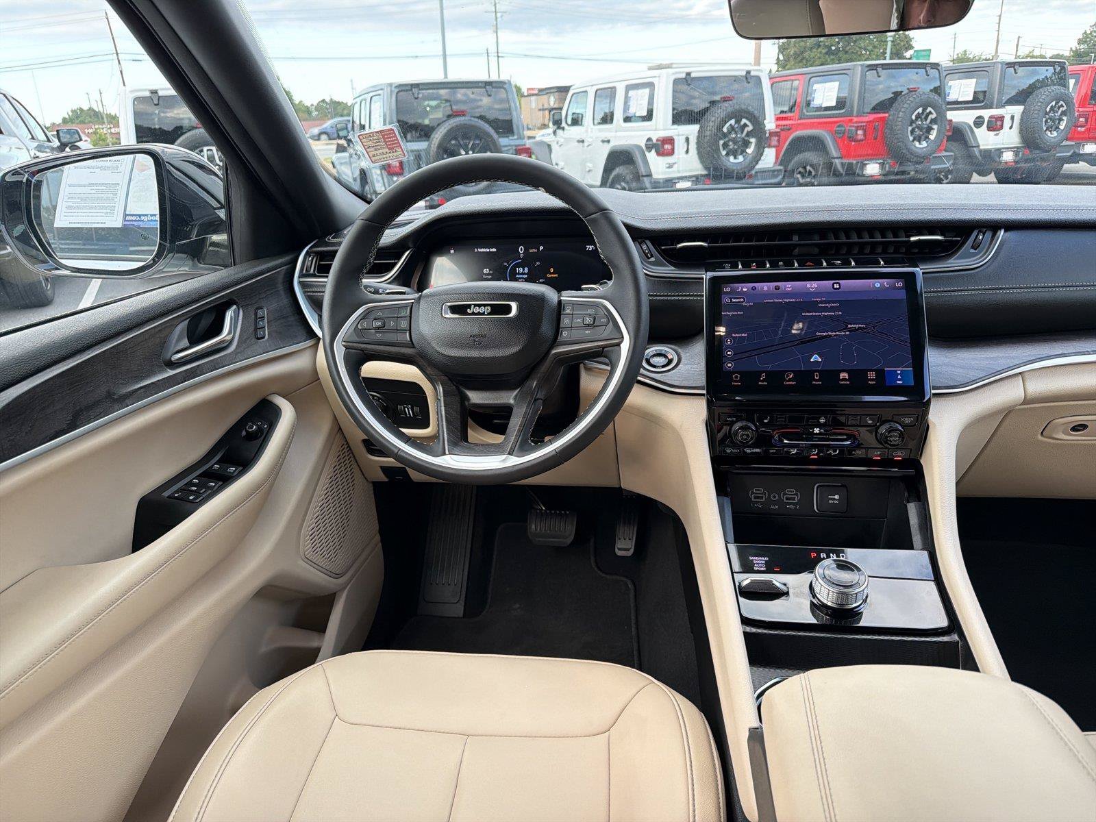Used 2025 Jeep Grand Cherokee Limited AWD/4WD image 22