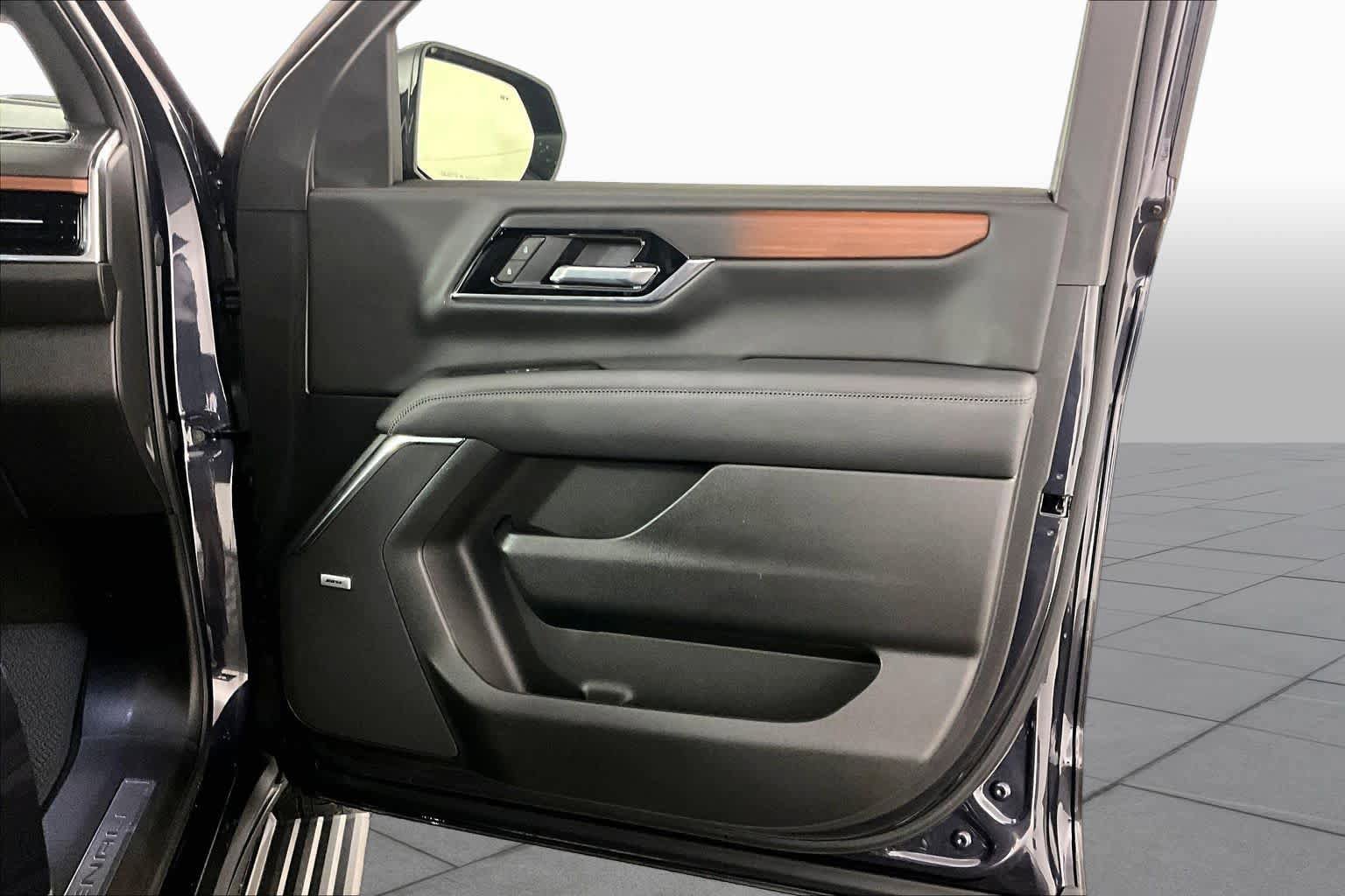 Used 2025 GMC Yukon XL Denali w/ Sun & Power Step Package AWD/4WD image 22