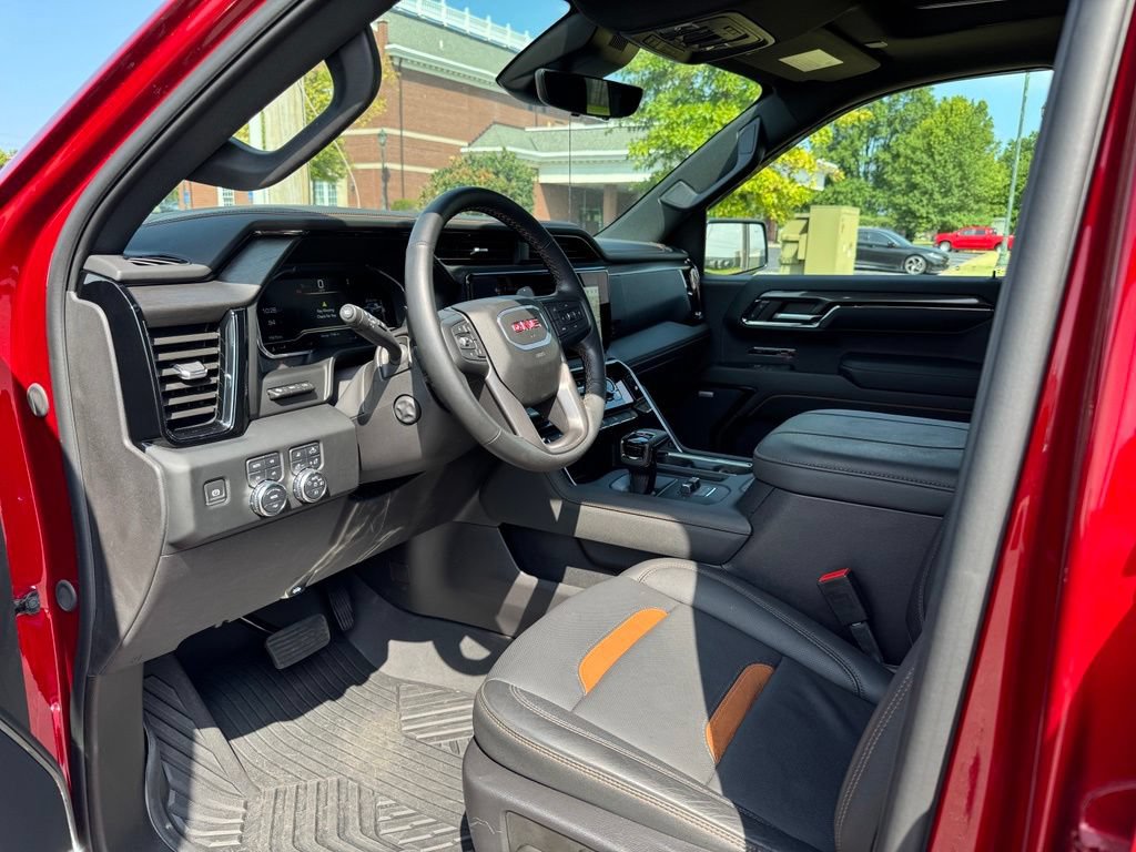 Used 2024 GMC Sierra 1500 AT4 w/ Technology Package AWD/4WD image 12