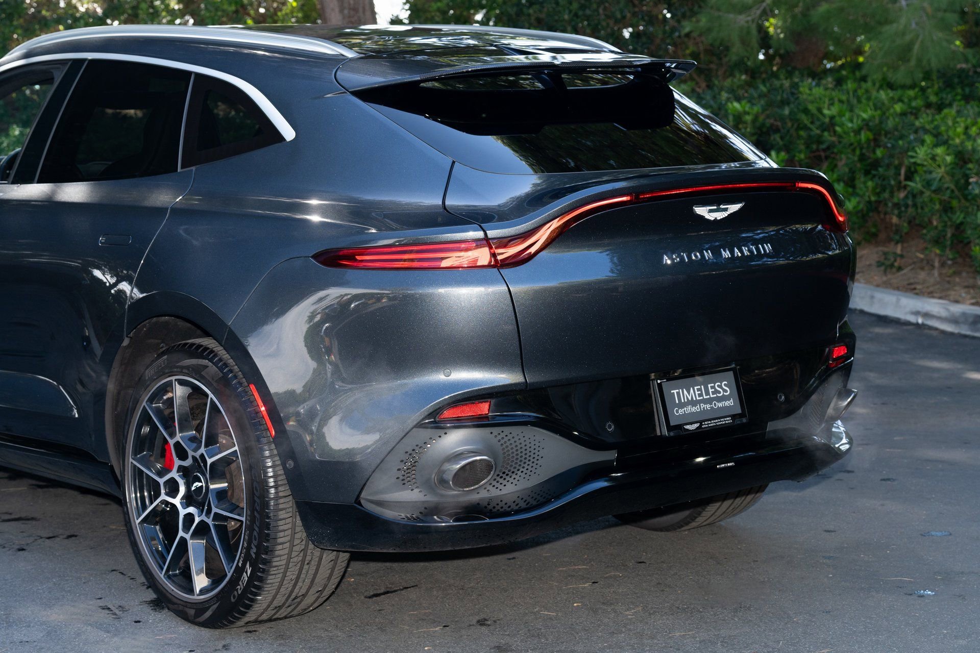 Used 2021 Aston Martin DBX image 24