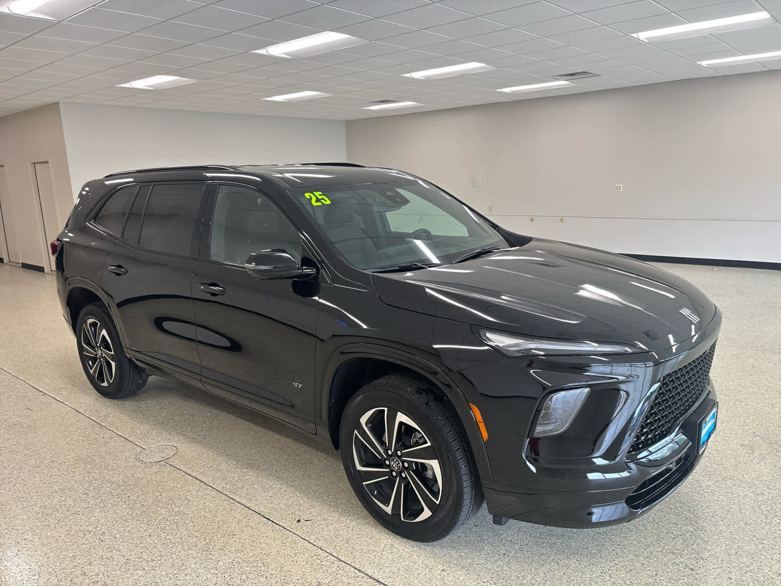 Used 2025 Buick Enclave Sport Touring w/ Power Package FWD image 6
