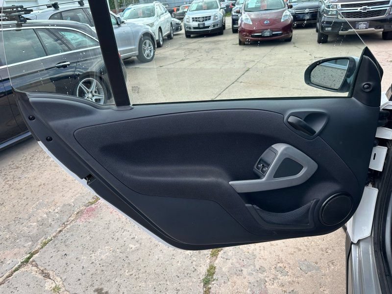 Used 2012 smart fortwo pure RWD image 15