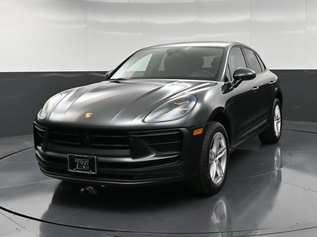 Certified 2025 Porsche Macan AWD/4WD image 1