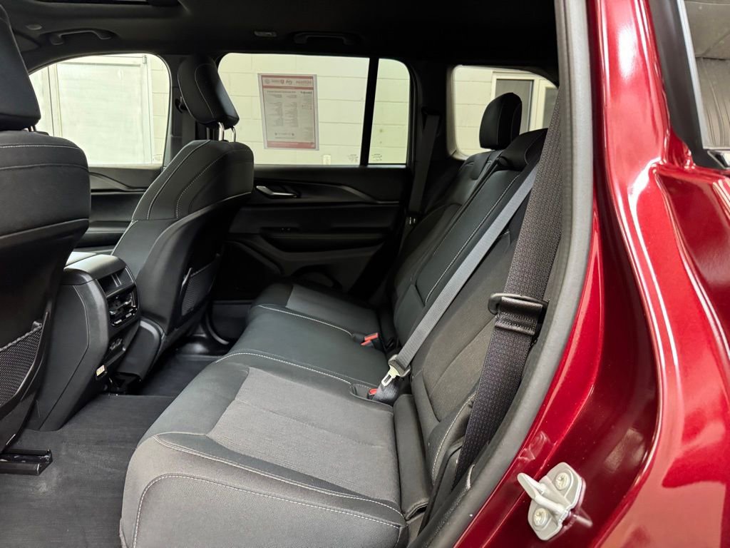 Used 2025 Jeep Grand Cherokee Laredo X w/ Luxury Tech Group I image 15