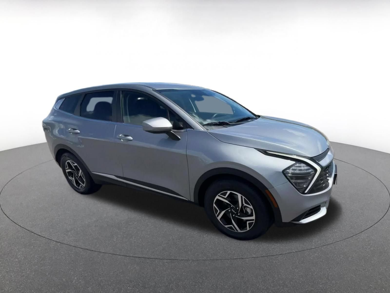 Used 2025 Kia Sportage LX FWD image 2