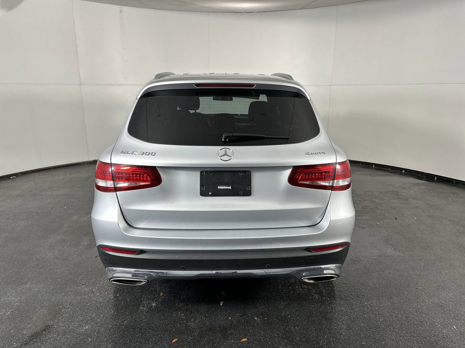 Used 2018 Mercedes-Benz GLC 300 4MATIC w/ Premium Package image 10