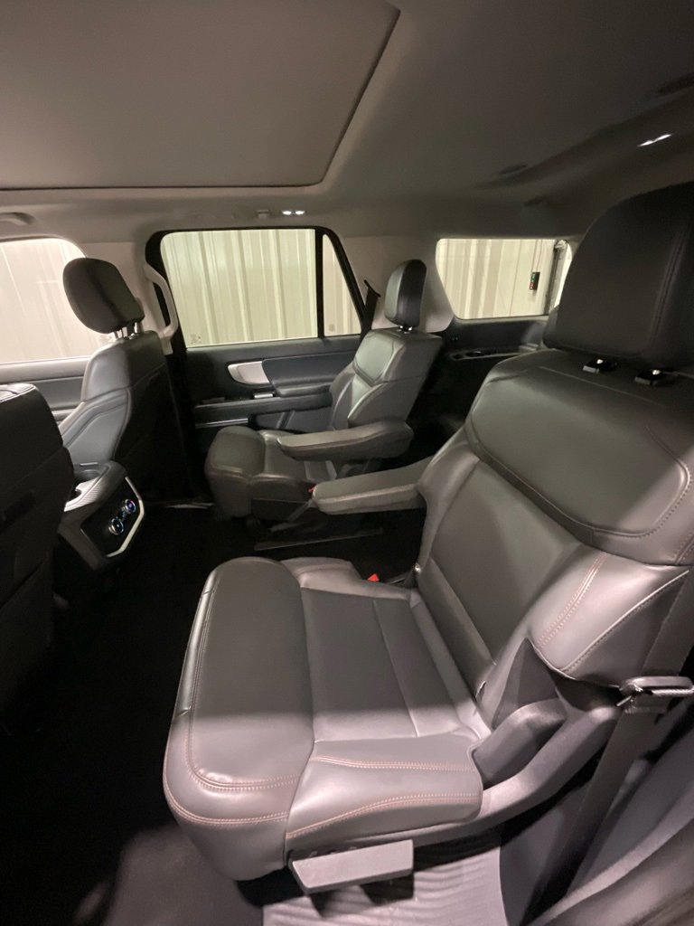 Used 2025 Ford Expedition Active image 11