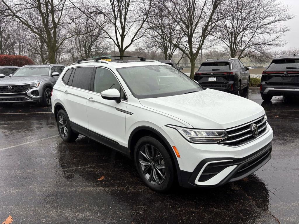 Used 2022 Volkswagen Tiguan SE w/ Panoramic Sunroof Package