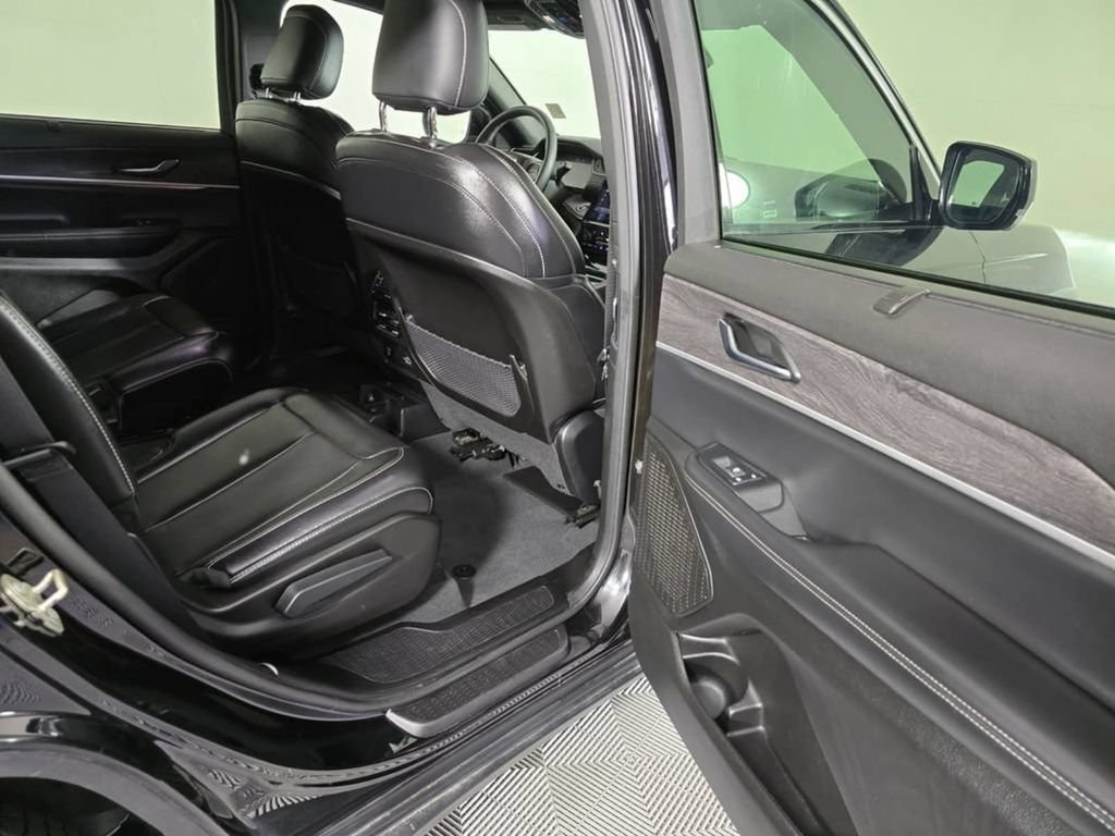 Used 2024 Jeep Grand Cherokee L Limited w/ Luxury Tech Group II AWD/4WD image 13