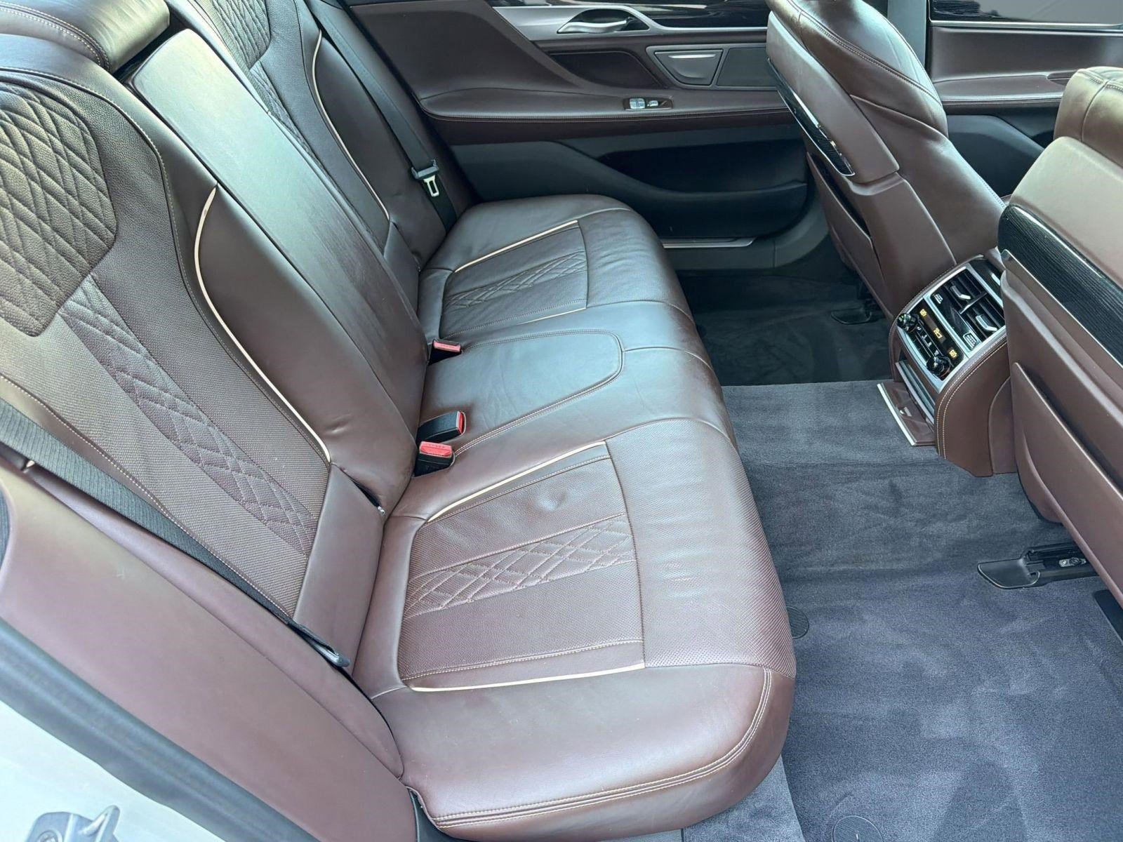 Used 2019 BMW 750i w/ Executive Package RWD image 30