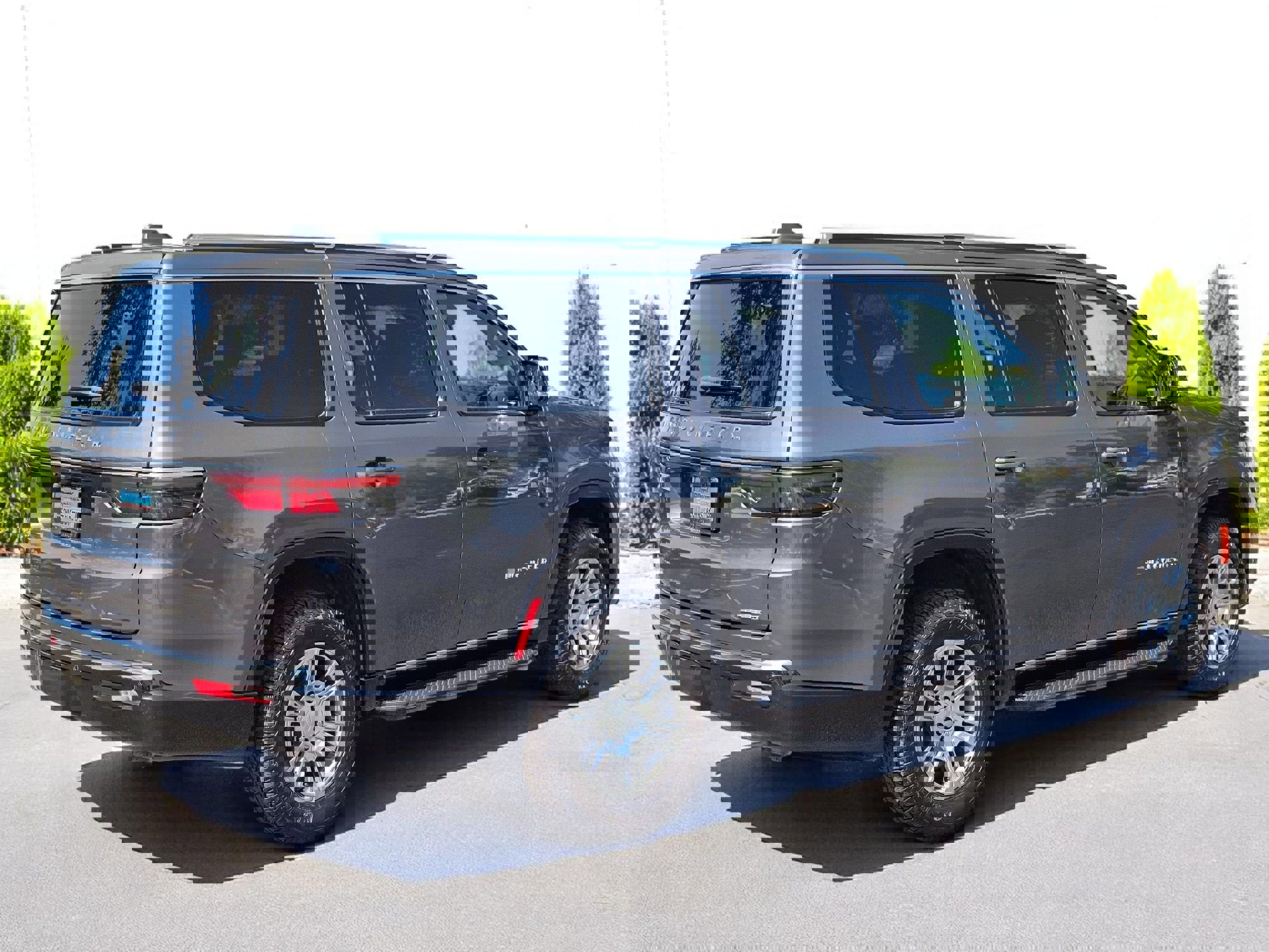 Used 2022 Jeep Wagoneer Series I image 2