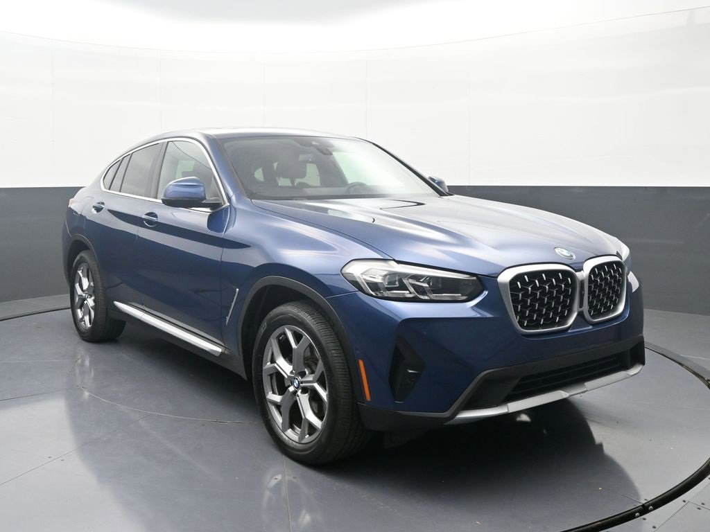 Used 2024 BMW X4 xDrive30i image 3
