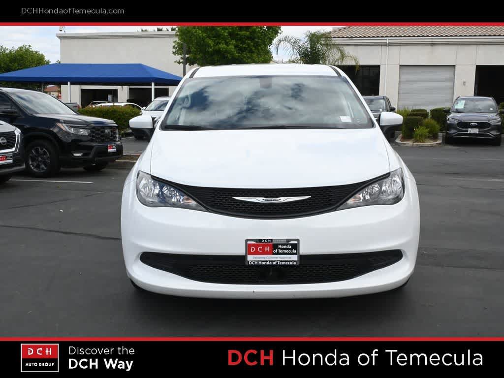 Used 2022 Chrysler Voyager LX FWD image 2