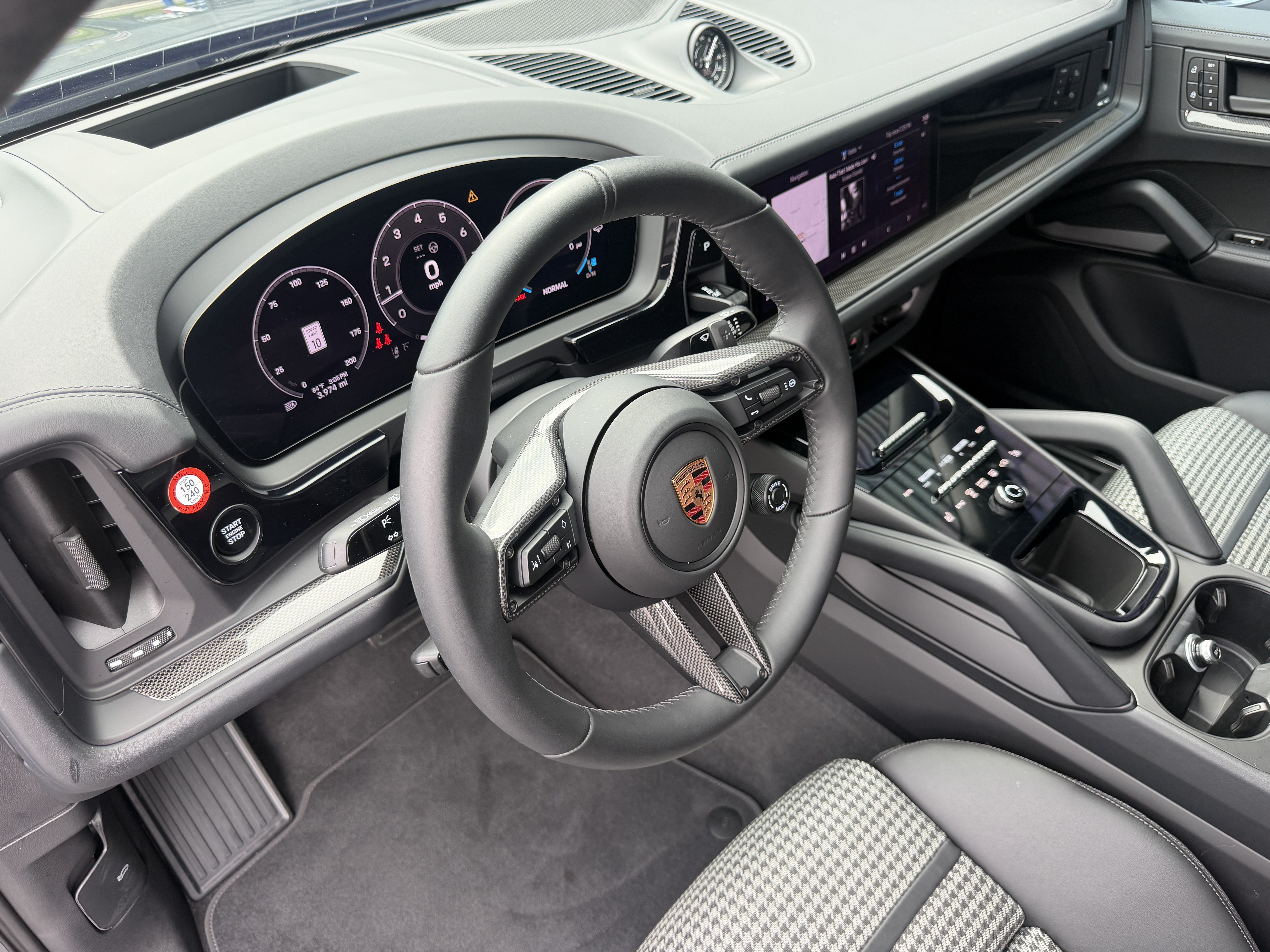 Certified 2026 Porsche Cayenne GTS AWD/4WD image 4