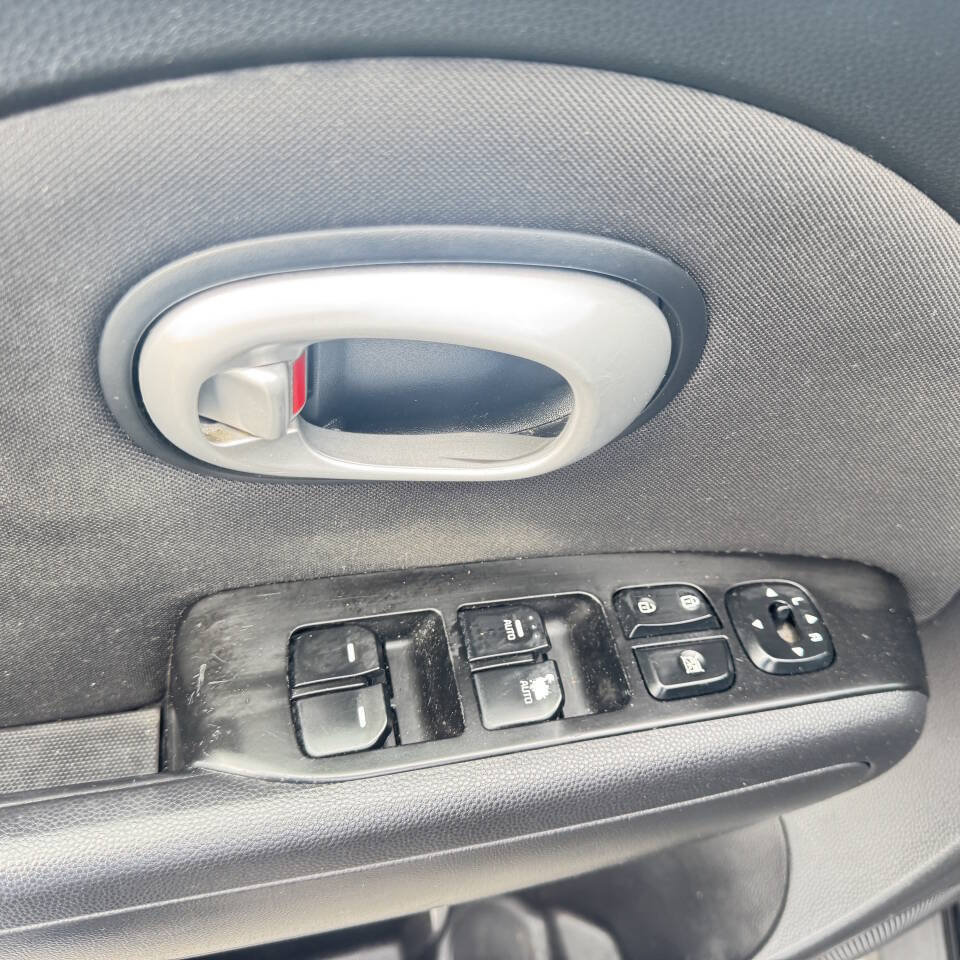 Used 2014 Kia Soul FWD image 18