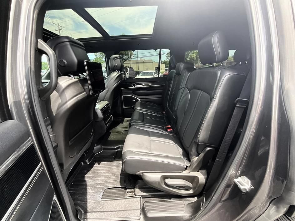 Used 2022 Jeep Wagoneer Series II w/ Convenience Group I AWD/4WD image 29