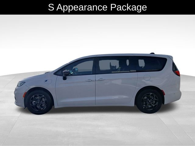 Used 2024 Chrysler Pacifica Select image 3