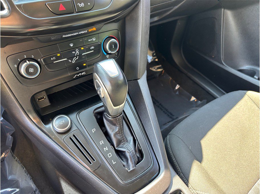 Used 2015 Ford Focus SE FWD image 26