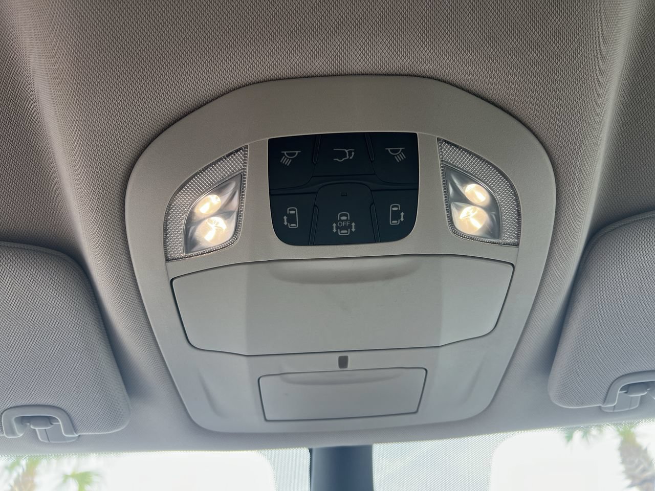 Used 2023 Chrysler Pacifica Touring-L FWD image 28