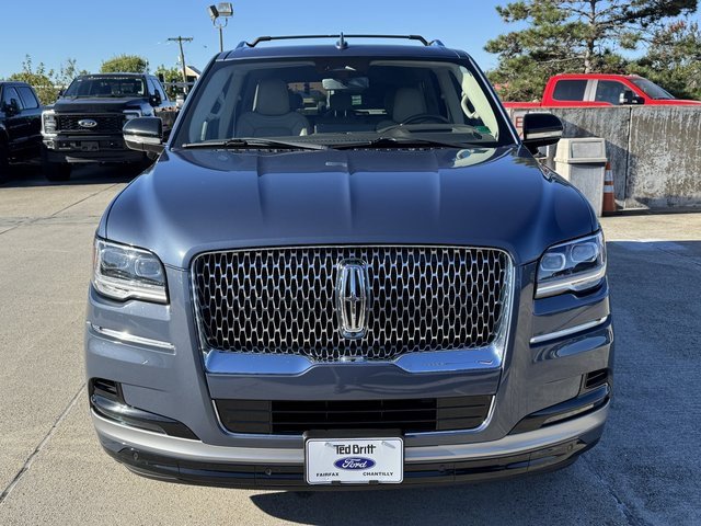 Used 2022 Lincoln Navigator Reserve image 2